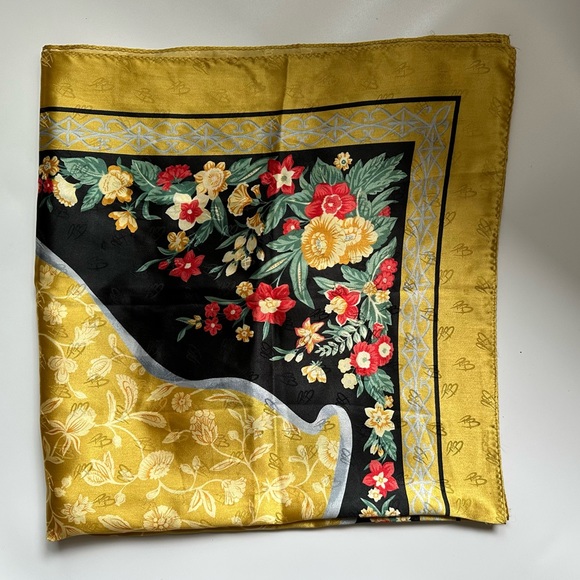 ❌❌ SOLD ❌❌ Authentic Scare Pierre Balmain Paris Silk Scarf - Picture 7 of 11